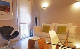 Apartamentos Caballerizas Granada Con Parking Gratuito En Pleno Centro